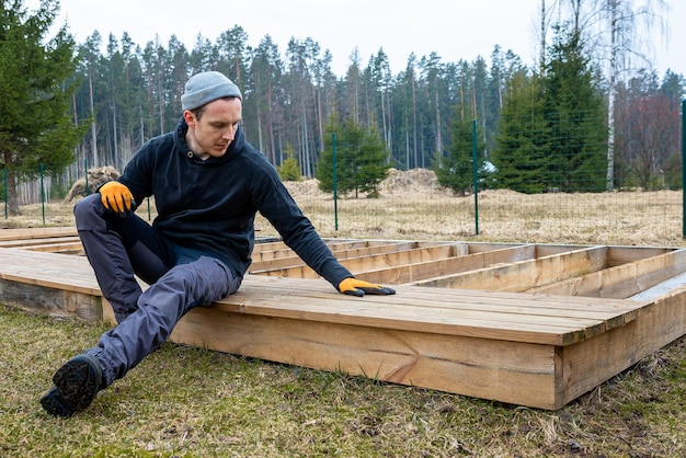 Jak zrobić ławę fundamentową w domowych warunkach?