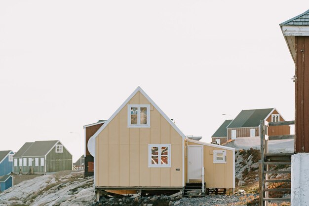 Dom z prefabrykatów czy tradycyjny – co warto wybrać?