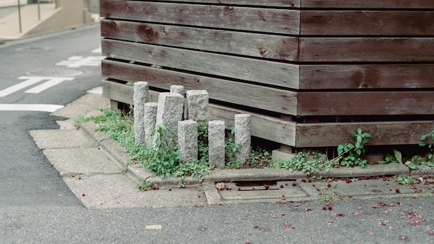 Ile kosztuje postawienie płotu betonowego i od czego to zależy?
