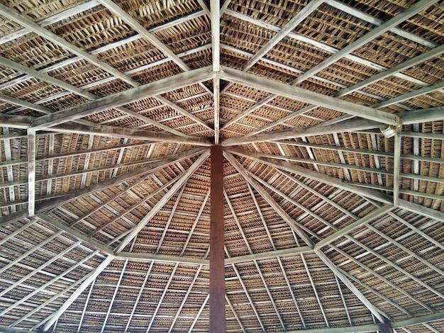 Ile stali potrzeba na strop 100m2?