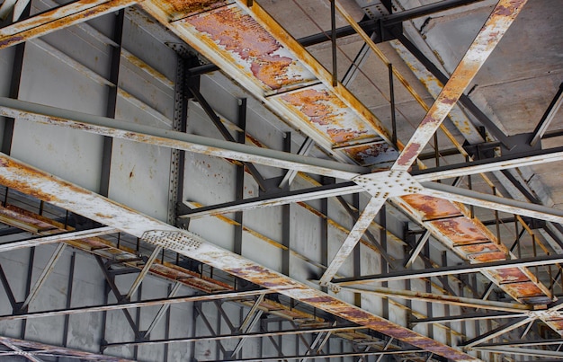 Ile stali potrzeba na strop monolityczny?