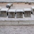Ile waży płyta betonowa ogrodzeniowa i od czego zależy jej masa?