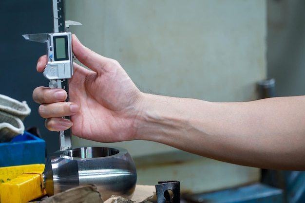 Jak odczytywać z mikrometru bez pomyłek?