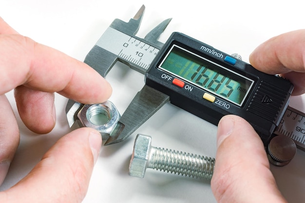 Jak są klasyfikowane narzędzia pomiarowe w praktyce?