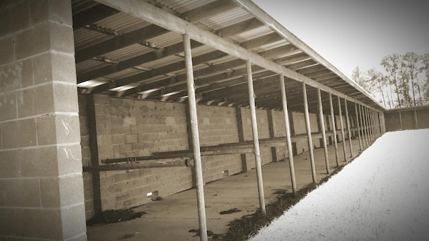 Jak zrobić dach jednospadowy na garażu z płyt betonowych?