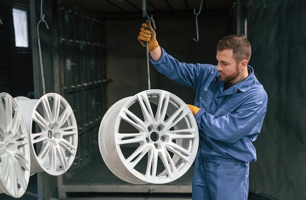 Jaką siłą dokręcać felgi aluminiowe, aby uniknąć problemów?