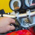 Jaki klucz dynamometryczny do motocykla sprawdzi się podczas codziennych napraw?