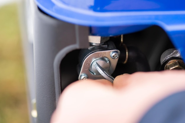 Jaki klucz dynamometryczny do silnika wybrać?