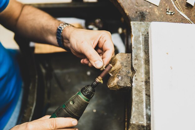 Czym ostrzyć widie aby uzyskać precyzyjne cięcie?