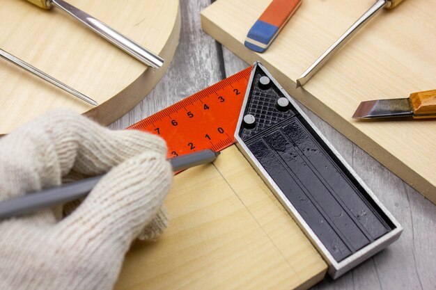 Jak dobrać tarczę do pilarki do różnych materiałów?