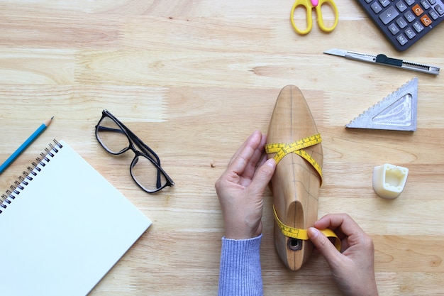 Jak mocować krokwie na dachu skośnym?