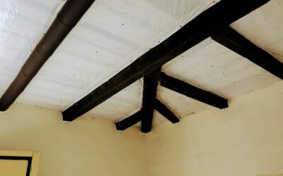Jak zamontować belki stropowe drewniane w domu?