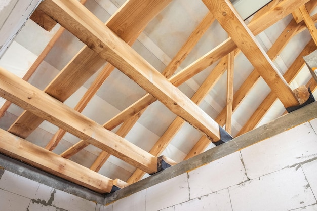 Od czego zacząć budowę stropu drewnianego?
