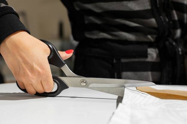 Czym ciąć styrodur XPS, aby uzyskać równe krawędzie?