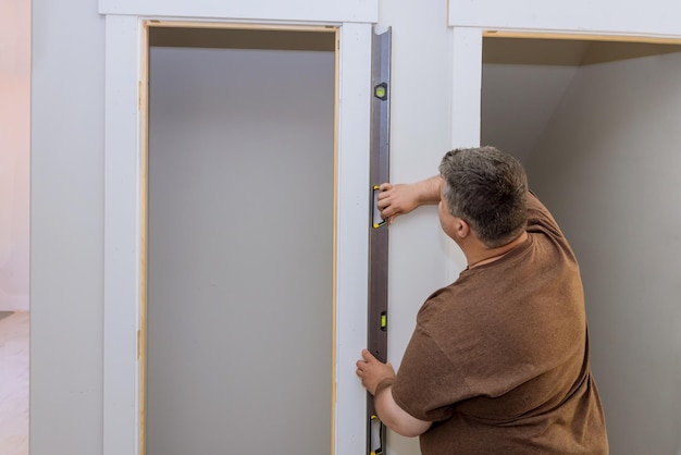 Drzwi z płyty warstwowej jak zrobić samodzielnie?