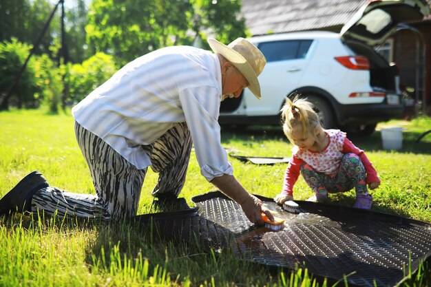Jak położyć blachę na dach z papy i o czym warto pamiętać?