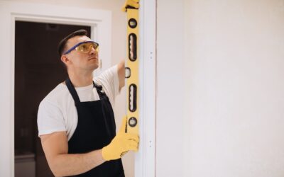 Jak zamontować drzwi w płycie warstwowej?