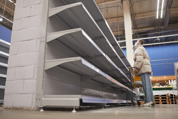 Jak zbudować halę z płyty warstwowej i o czym warto pamiętać?