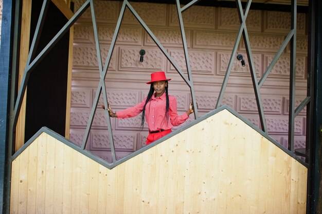 Jak zbudować pawilon z płyty warstwowej i o czym warto pamiętać?