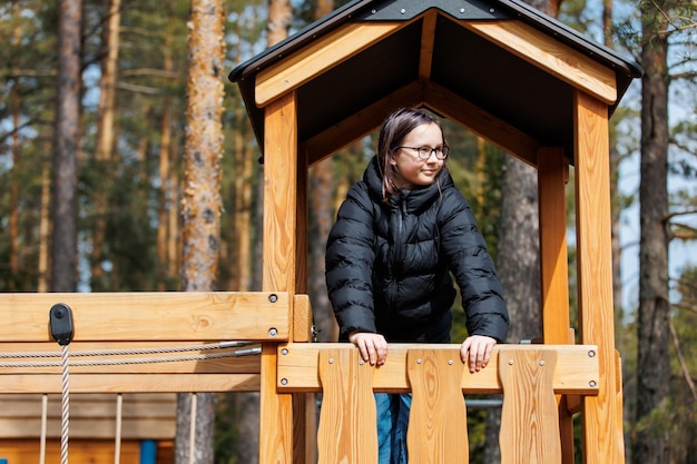 Jak zrobic altanę z drewna w ogrodzie?