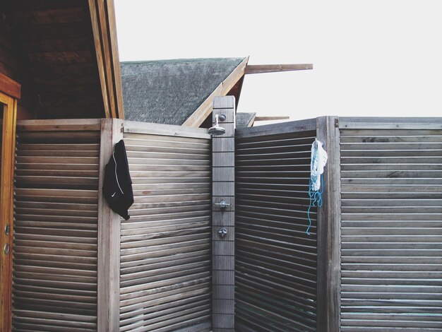 Jak zrobić bramę z płyty warstwowej samodzielnie?