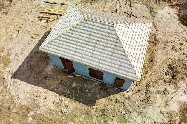 Jak zrobić dach dwuspadowy krok po kroku samodzielnie?