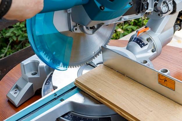 Jaka piła tarczowa do cięcia wzdłużnego sprawdzi się w warsztacie?