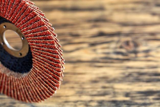 Jaki kąt ostrzenia piły tarczowej sprawdzi się najlepiej przy różnych materiałach?