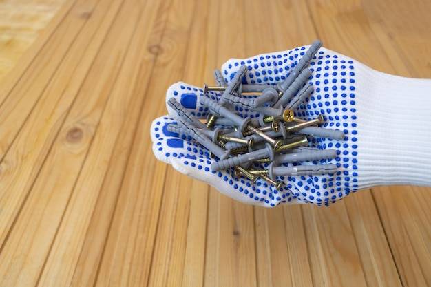 Jakie gwoździe do desek na dachu sprawdzą się najlepiej?