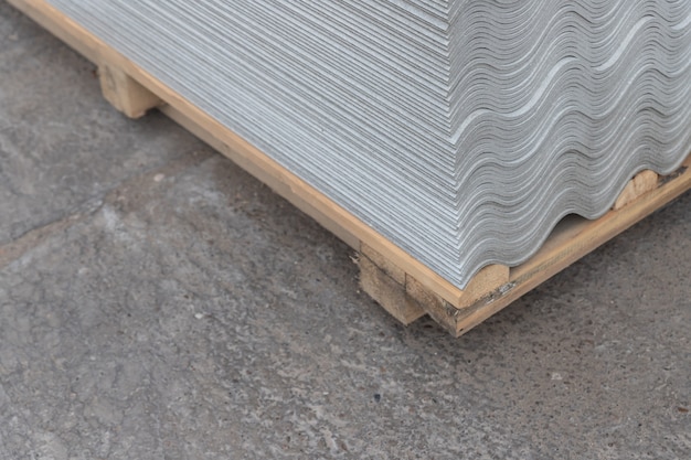 Płyta warstwowa jaka grubość sprawdzi się w budowie garażu?