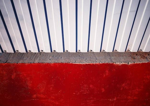 Jak kłaść łaty pod blachę trapezową aby dach był trwały?