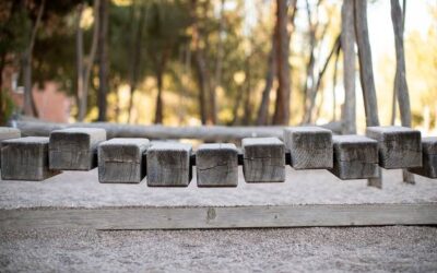 Jak postawić płot betonowy na swojej posesji?