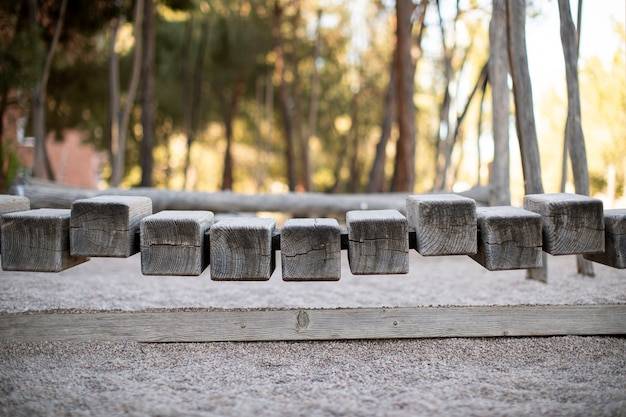 Jak postawić płot betonowy na swojej posesji?