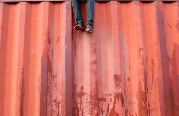 Jak przygotować dach pod blachę trapezową żeby uniknąć problemów?