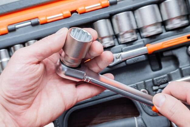 Jaki klucz dynamometryczny 5 25 wybrać do domowego warsztatu?