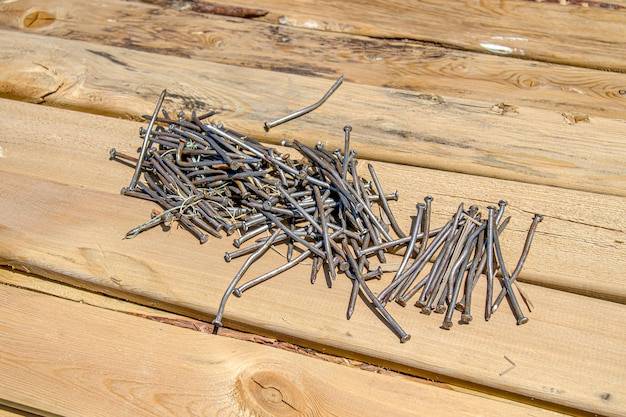 Łaty na dach gwoździe czy wkręty co wybrać?