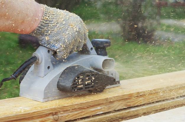 Pilarka tarczowa czy wyrzynarka co lepiej sprawdzi się w domowym warsztacie?