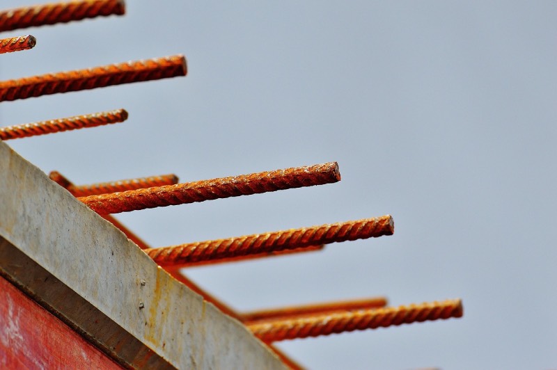 Stal zbrojeniowa – klucz do trwałych fundamentów i konstrukcji żelbetowych