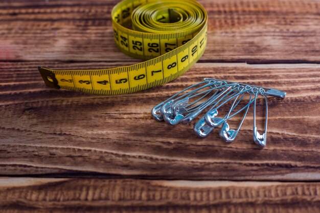 Z czego składa się suwmiarka i jak działają jej poszczególne elementy?