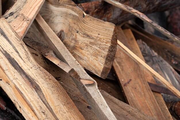 Drewno na więźbę mokre czy suche?