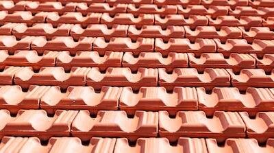 Ile kosztuje dach z dachówki i od czego zależy cena?
