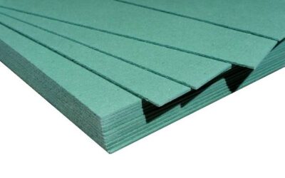 Ile waży płyta warstwowa 10 cm i od czego zależy jej masa?