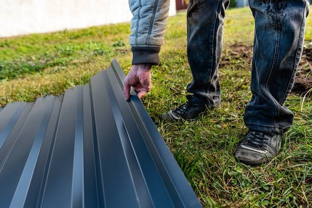 Jak kręcić blachę trapezową, by uniknąć uszkodzeń?