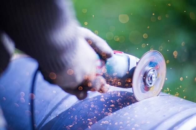 Jak naostrzyć piłę widiową do drewna bez specjalistycznych narzędzi?