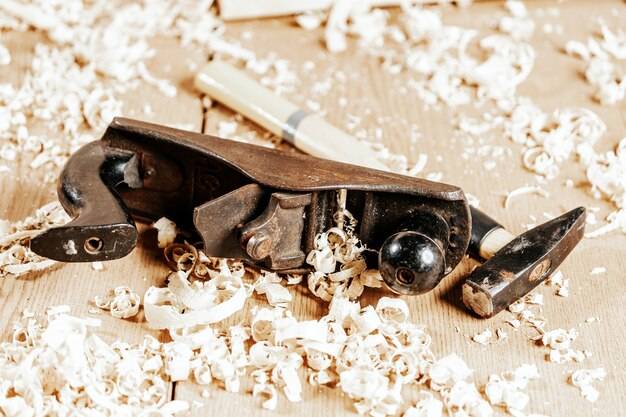 Jak ostrzyć piłę, by przedłużyć jej żywotność?