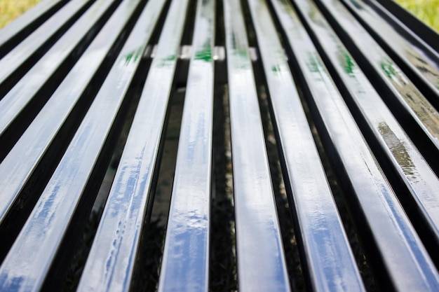 Jak położyć blachę trapezową na dachu samodzielnie?