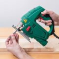 Piła szablasta czy wyrzynarka – co wybrać do domowego warsztatu?