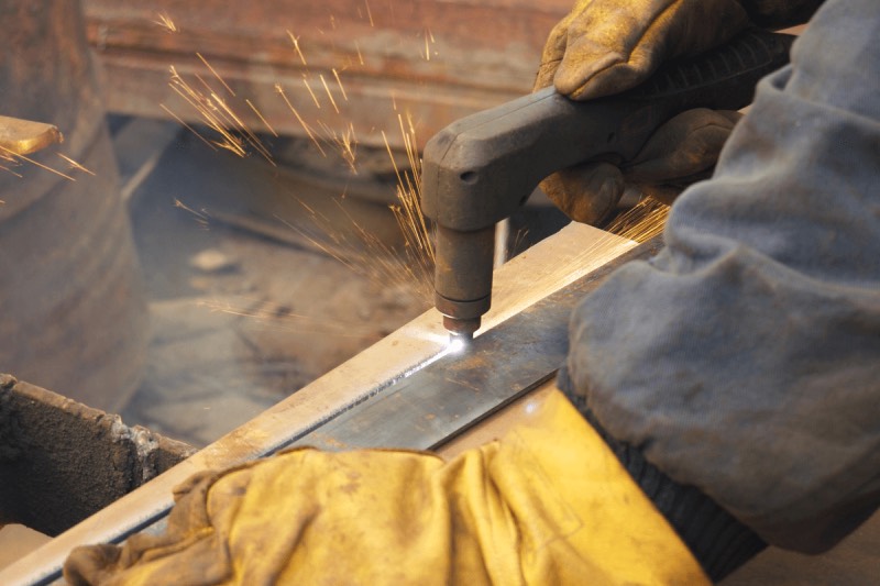 Rola profesjonalnej przecinarki plazmowej w przygotowaniu krawędzi do spawania