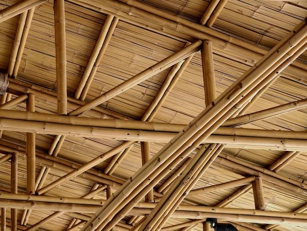 Strop drewniany jak zrobić i o czym warto pamiętać?