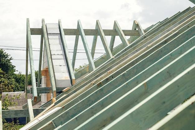 Z czego składa się dach i co odpowiada za jego trwałość?